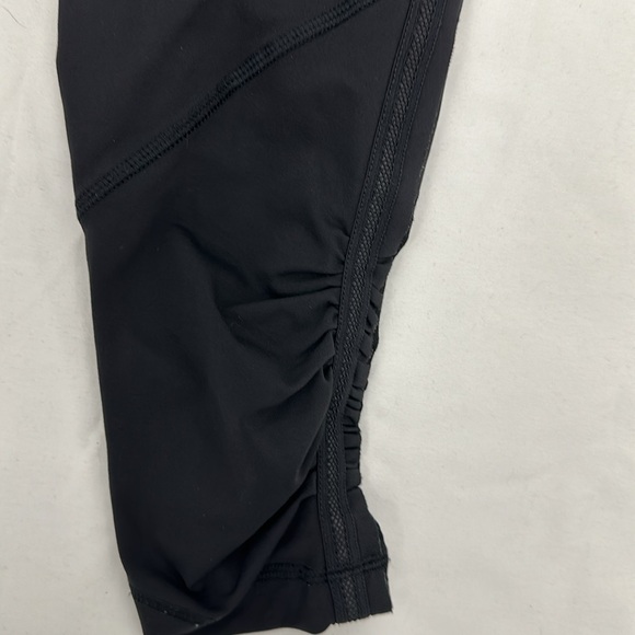 Lululemon Run For Your Life Crop Leggings. Size 2 - Picture 7 of 10